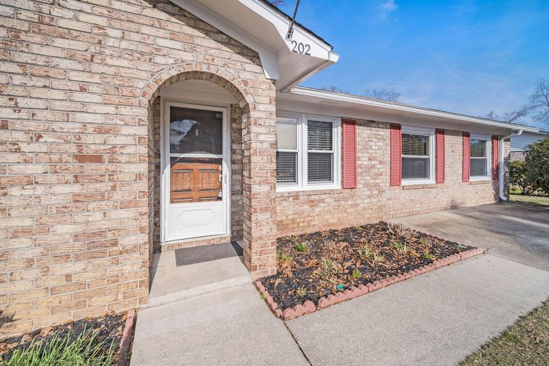 202 General Dennis Dr, Summerville, SC 29486