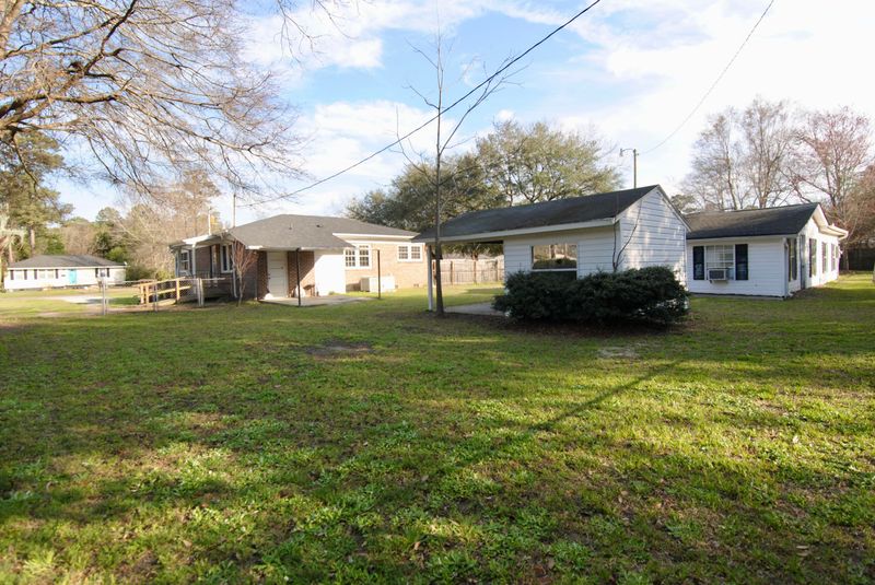 207 High Hill Dr, Moncks Corner, SC 29461