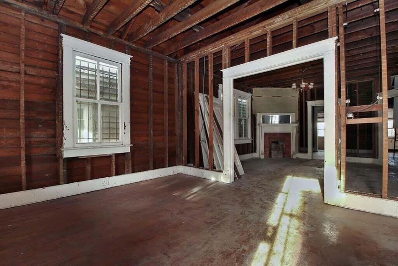 686 King St, Charleston, SC 29403