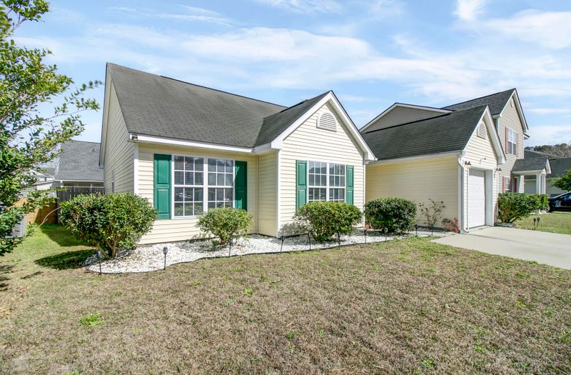 1421 Pinethicket Dr, Summerville, SC 29486
