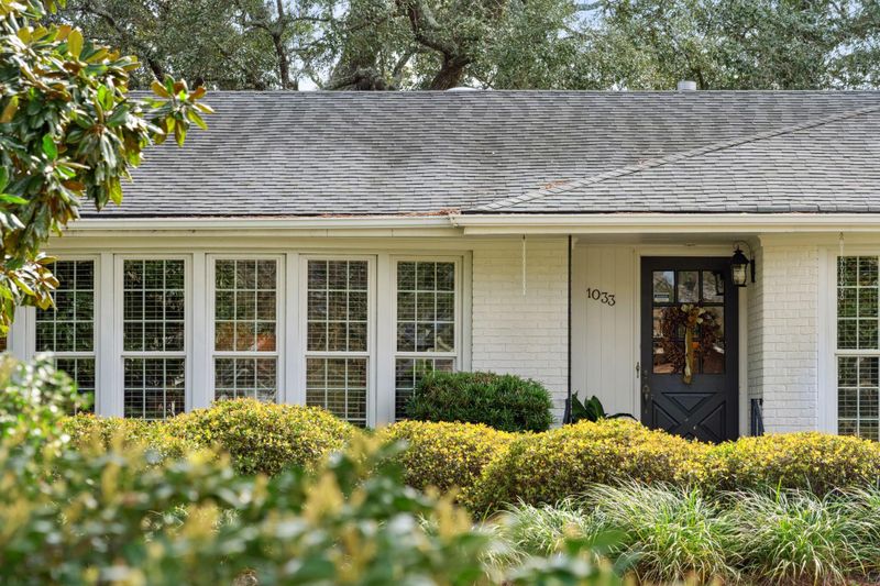 1033 Fort Sumter Dr, Charleston, SC 29412