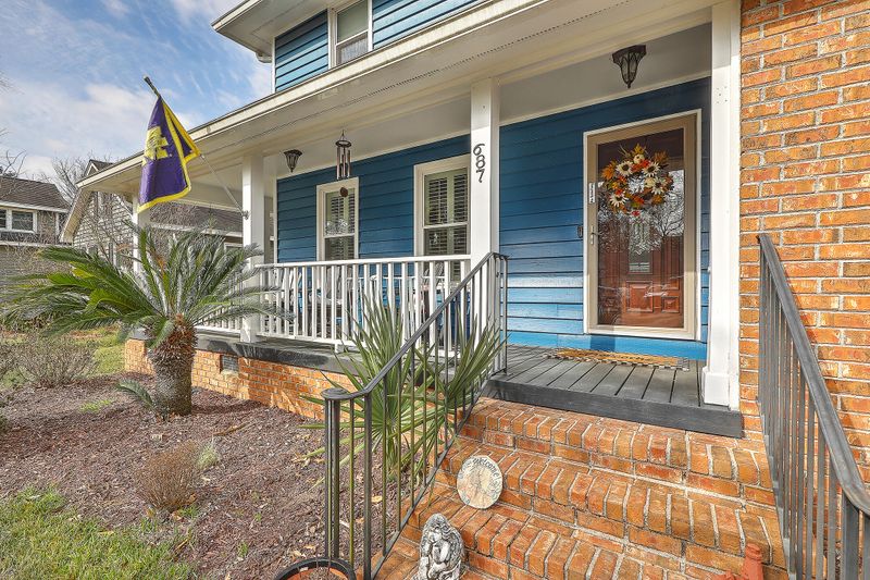 687 Castle Pinckney Dr, Charleston, SC 29412