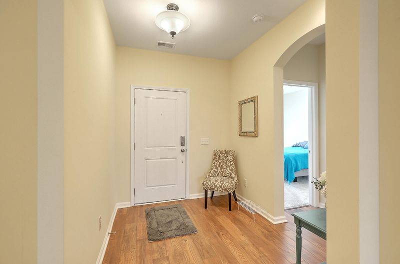 555 Mountain Laurel Cir, Goose Creek, SC 29445