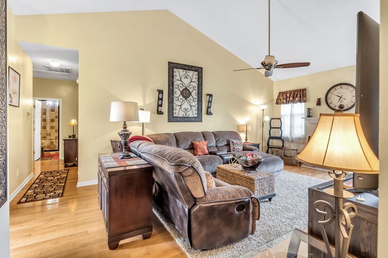 5381 Greggs Landing Dr, North Charleston, SC 29420