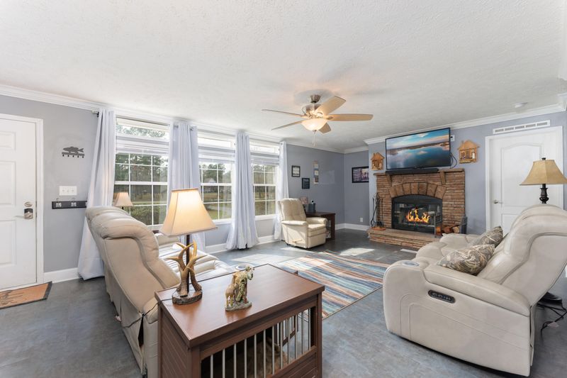 1034 Spiers Cir, Bonneau, SC 29431