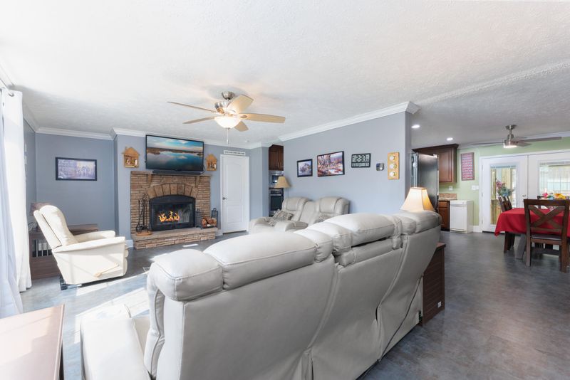 1034 Spiers Cir, Bonneau, SC 29431