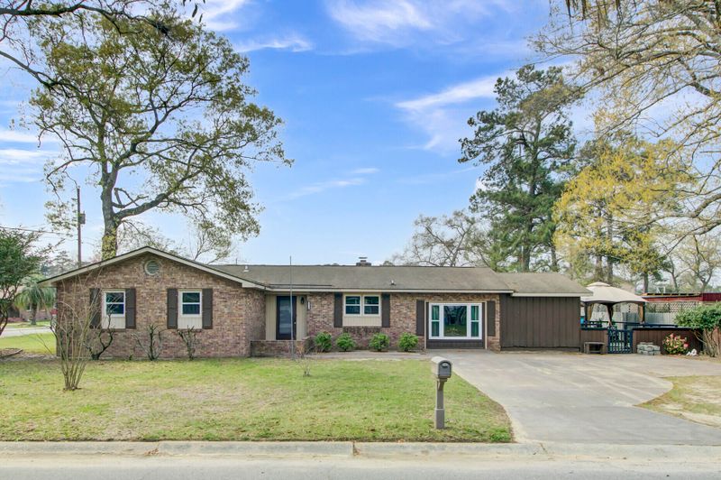 4718 Forest Hills Dr, North Charleston, SC 29418