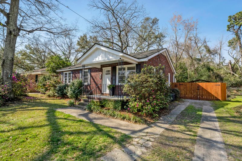 5850 Beverly Dr, Hanahan, SC 29410