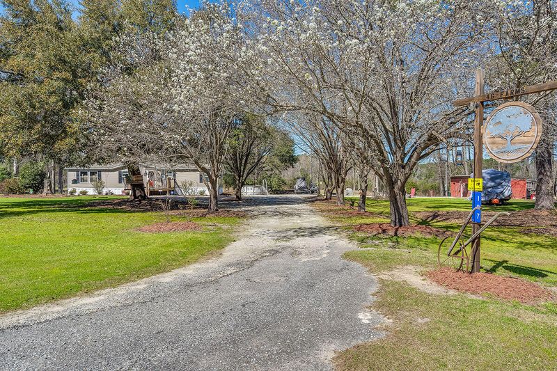 197 White Oak Ln, Harleyville, SC 29448