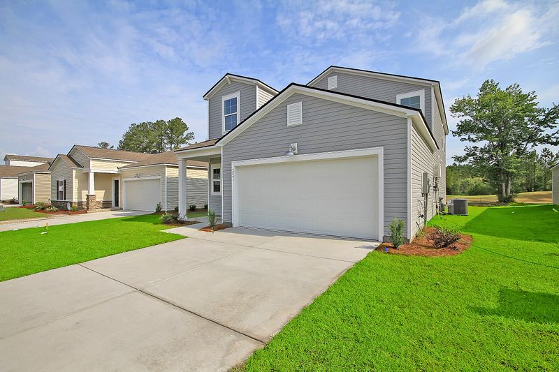 711 Pine Warbler Dr, Moncks Corner, SC 29461