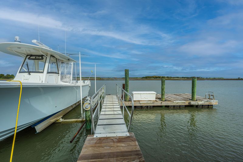 401 Merritt Blvd, Isle Of Palms, SC 29451