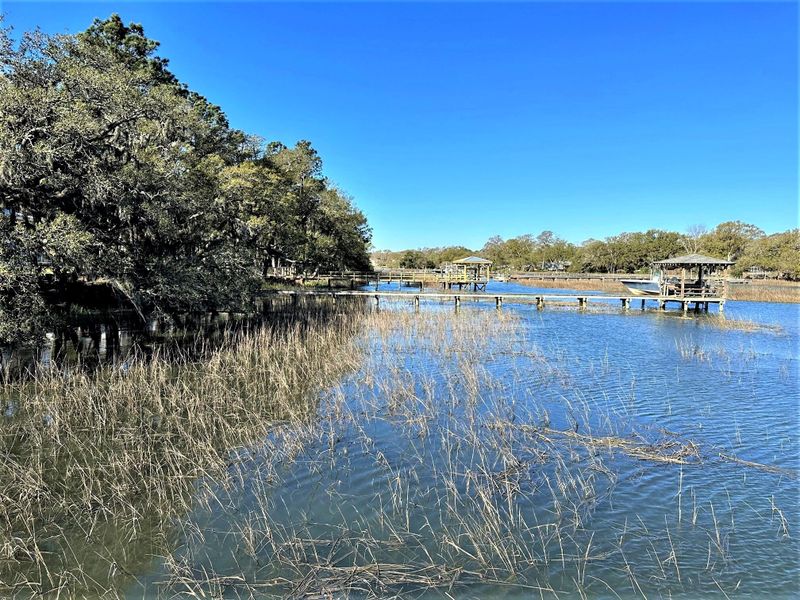 530 Parrot Point Dr, Charleston, SC 29412