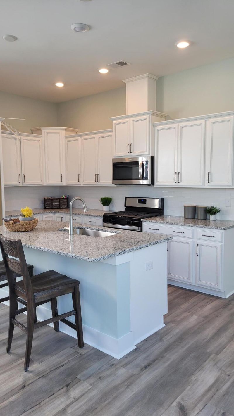685 Blueway Ave, Summerville, SC 29486