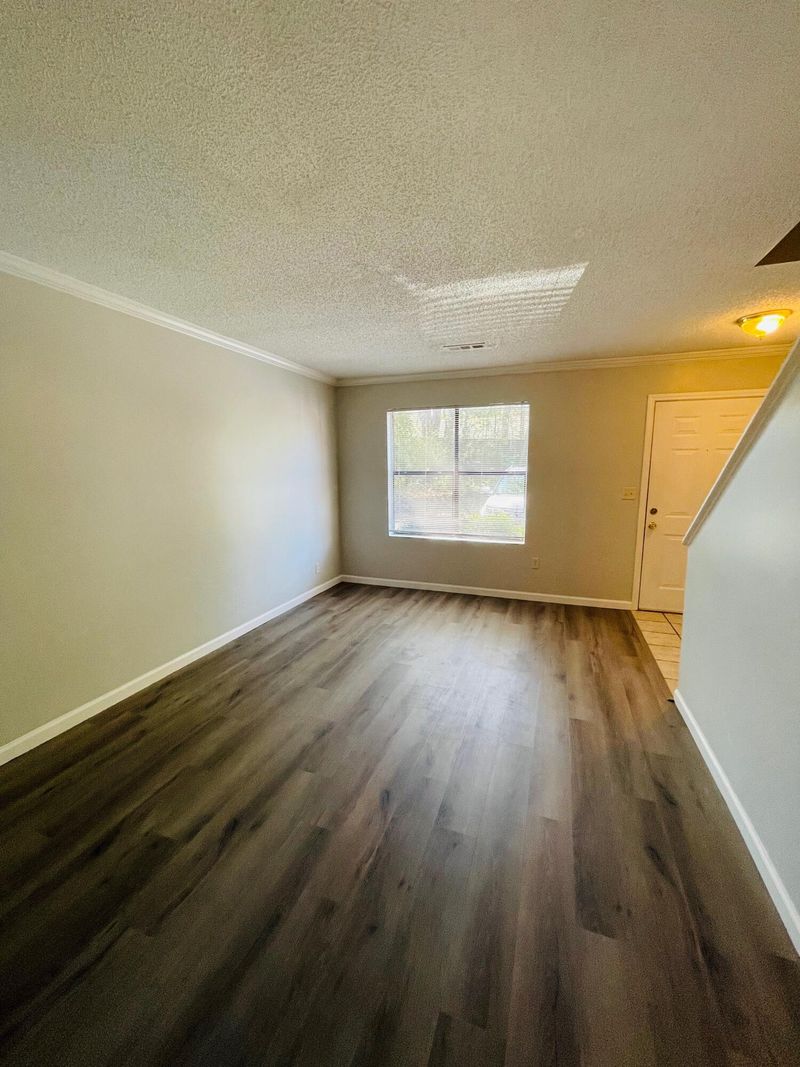 6239 Lucille Dr #17-E, North Charleston, SC 29406