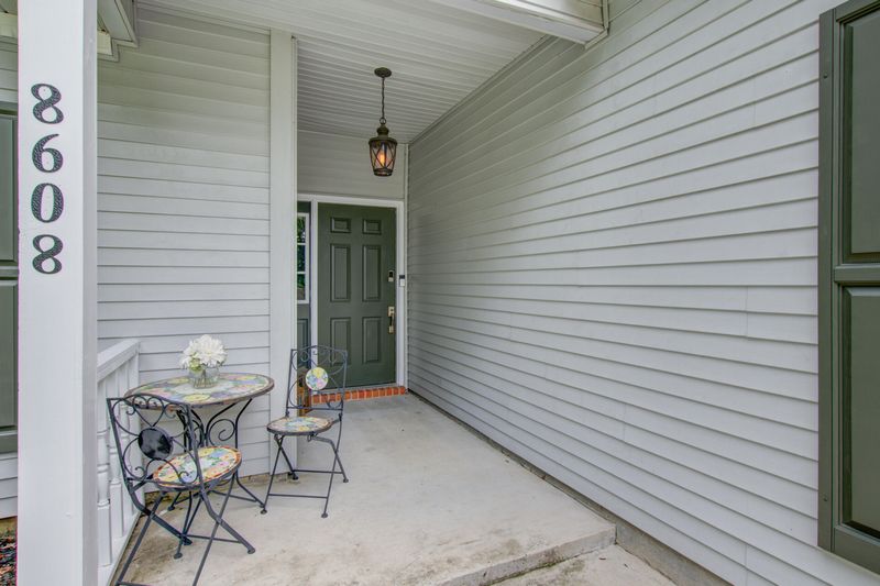 8608 River Oaks Dr, North Charleston, SC 29420