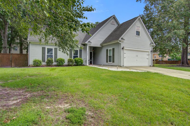 8608 River Oaks Dr, North Charleston, SC 29420