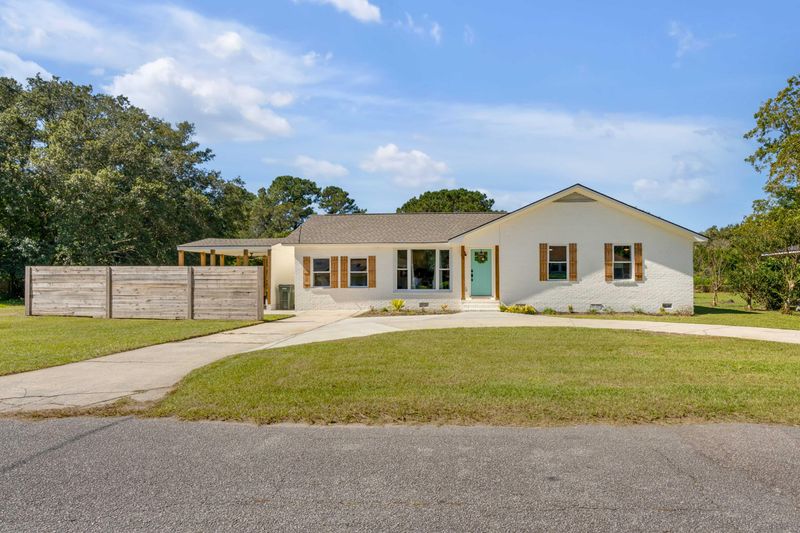 1475 Westwood Dr, Charleston, SC 29412