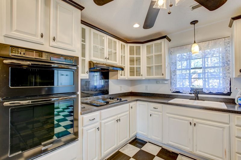 2840 Glouster St, North Charleston, SC 29420