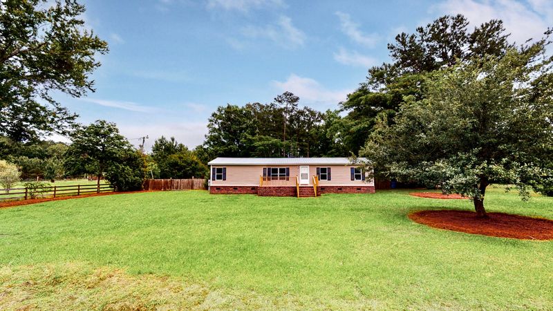 1236 Mail Route Rd, Bonneau, SC 29431
