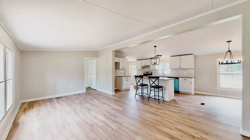 1236 Mail Route Rd, Bonneau, SC 29431