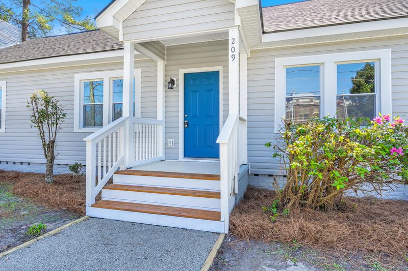 209 Raysor St, Saint George, SC 29477