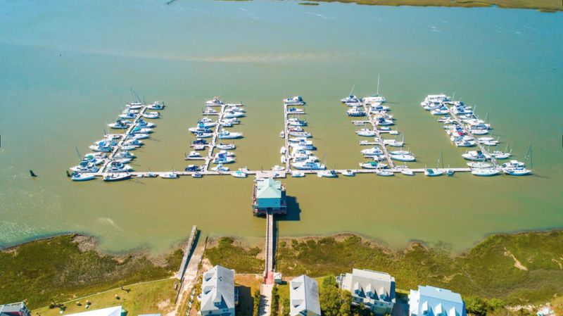 67 W We 10th St #B-1, Folly Beach, SC 29439