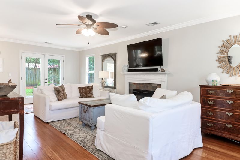 1291 Center Lake Dr, Mount Pleasant, SC 29464