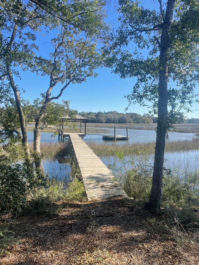 6652 Bloody Point Rd, Wadmalaw Island, SC 29487