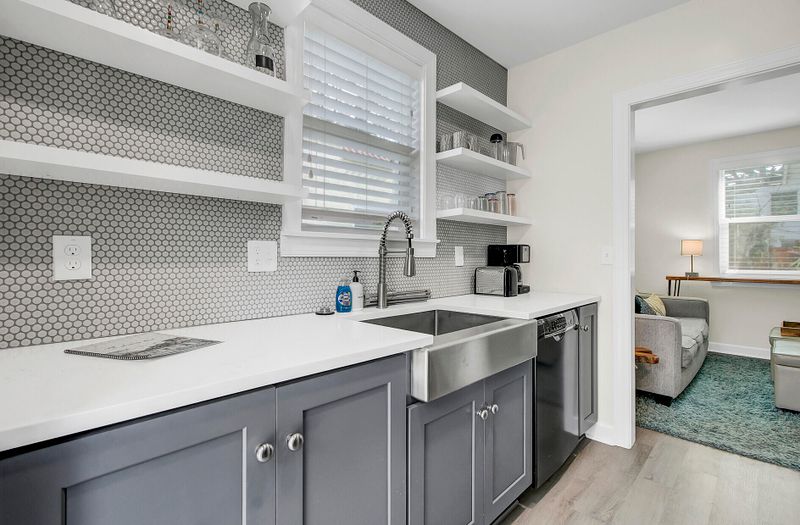 113 W Erie Ave, Folly Beach, SC 29439