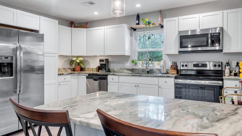 919 King Richard Dr, Charleston, SC 29407