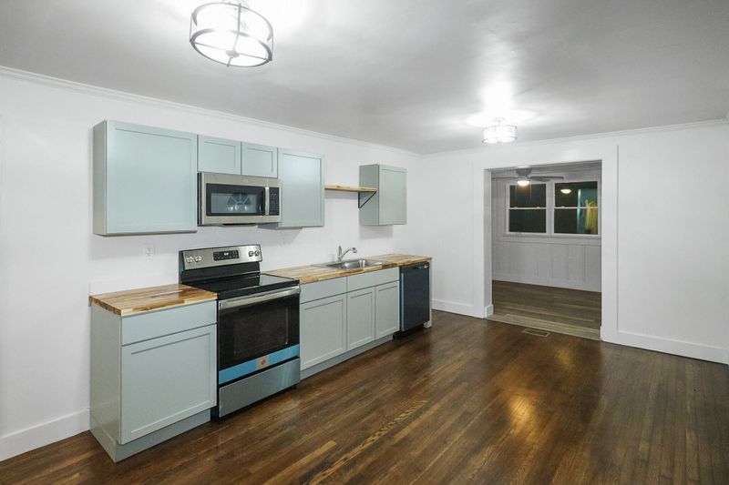 1558 Orange Grove Rd, Charleston, SC 29407