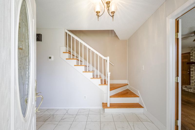 217 Shaftesbury Ln, Summerville, SC 29485