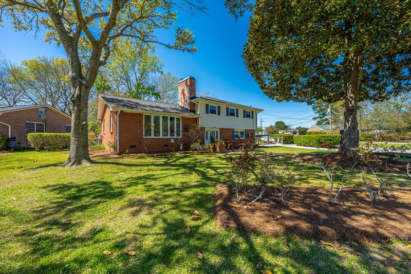1595 Holton Pl, Charleston, SC 29407