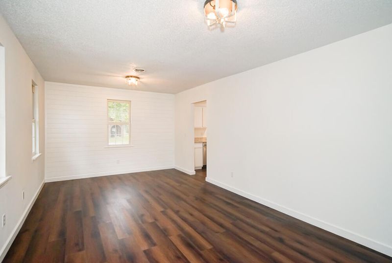 171 Carolina Dr, Saint Stephen, SC 29479