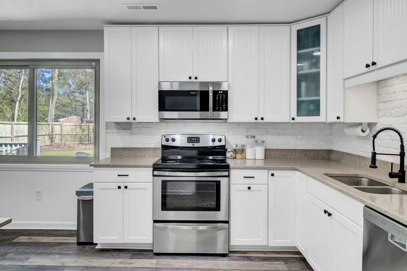 2093 Green Park Ave, Charleston, SC 29414