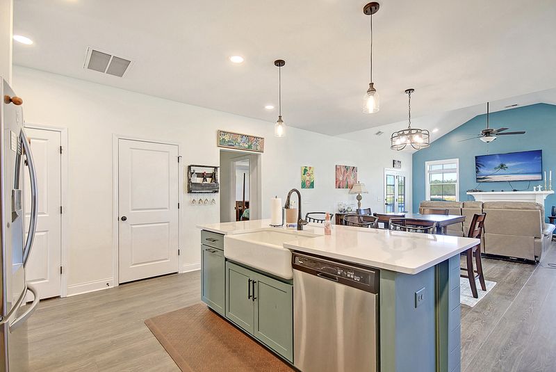 598 Yellow Leaf Ln, Summerville, SC 29486