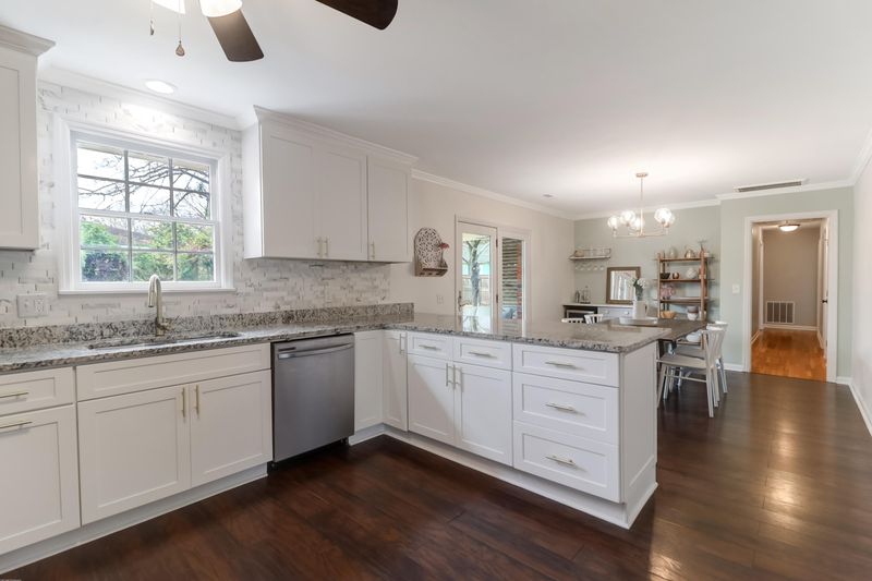 1581 Teague St, Charleston, SC 29407