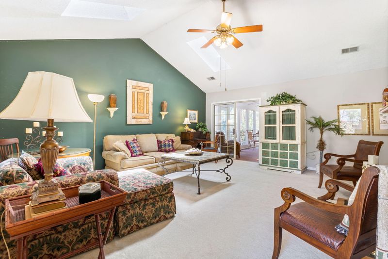 1239 Llewellyn Rd, Mount Pleasant, SC 29464