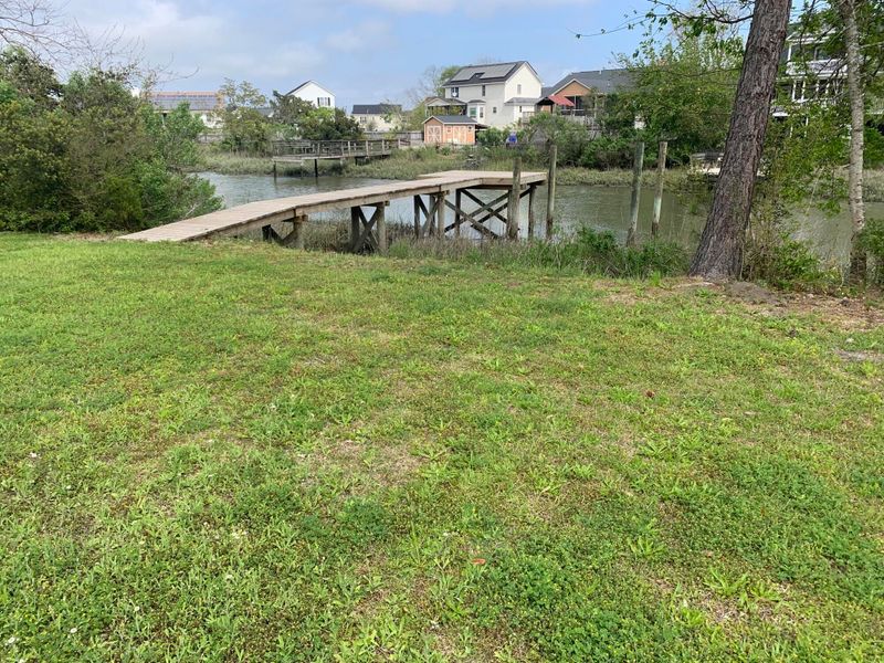 1688 Old Military Rd, Charleston, SC 29412