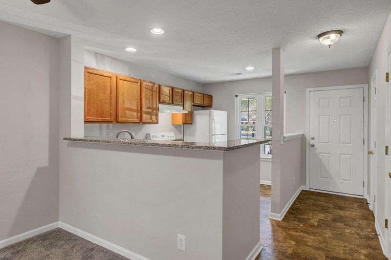 8065 Shadow Oak Dr, North Charleston, SC 29406