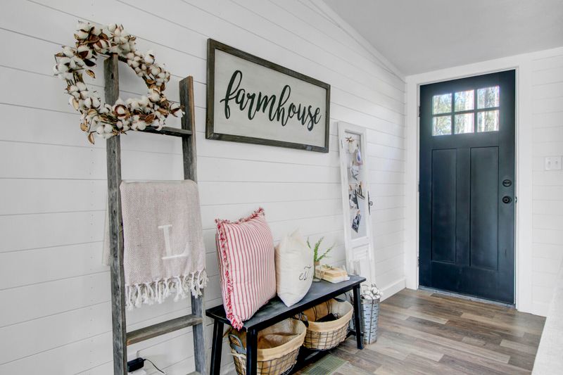 537 Mitchum Town Rd, Bonneau, SC 29431