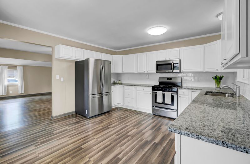 5261 E Dolphin St, North Charleston, SC 29405