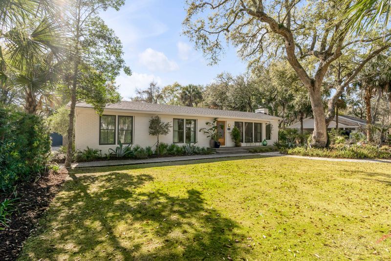 228 Forest Trl, Isle Of Palms, SC 29451