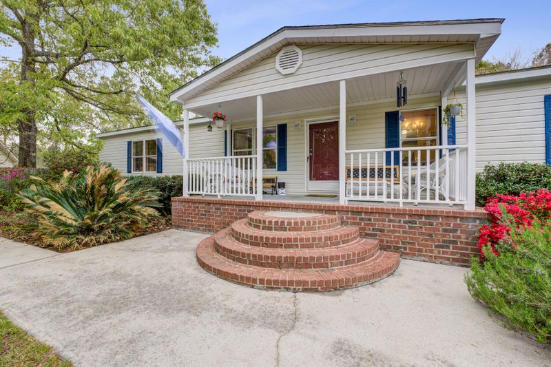 347 Red Briar Ln, Cross, SC 29436