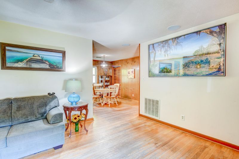 212 Arbor Rd, Summerville, SC 29485