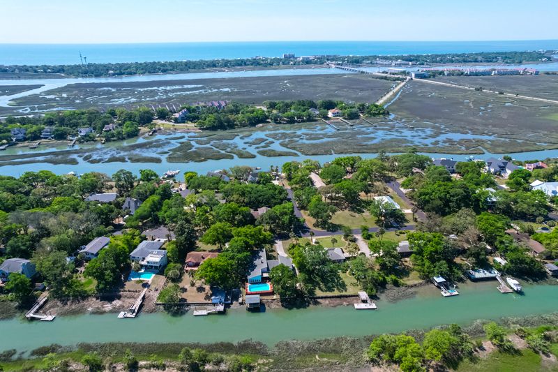 1586 Oak Island Dr, Charleston, SC 29412