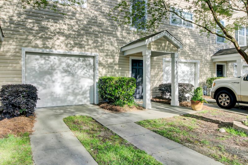 4166 Perrine St, Charleston, SC 29414