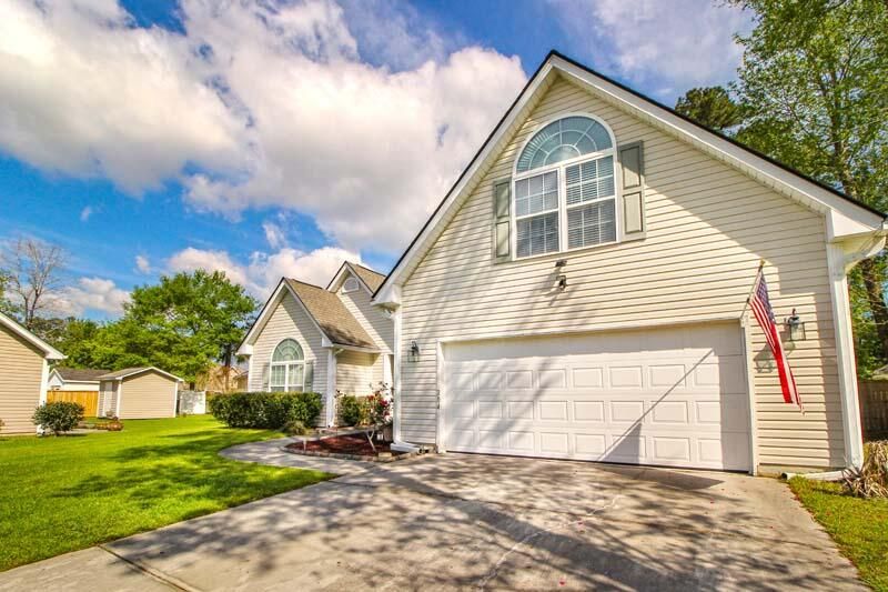 204 Old Market Ct, Moncks Corner, SC 29461