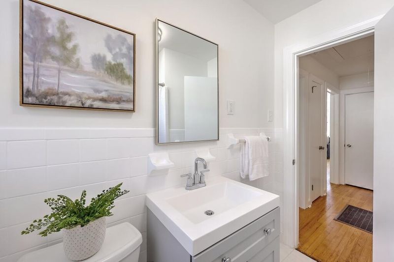 1012 Holcombe Rd, Hanahan, SC 29410