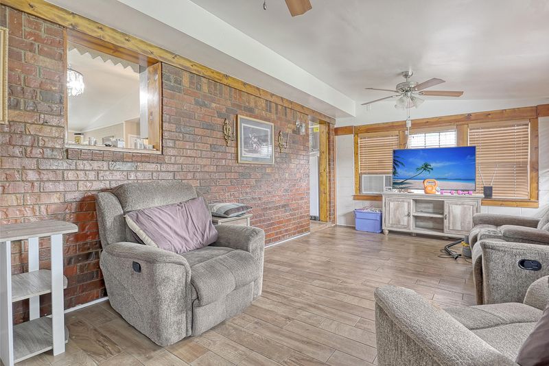 302 Clover St, Summerville, SC 29483